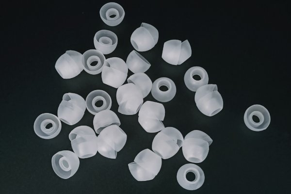 High-Gloss Finishing for Silicone Earphone Sleeves